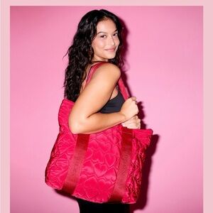 VICTORIA'S SECRET QUILTED PUFFER TOTE WEEKENDER BAG RED HEARTS VALENTINES 2025
